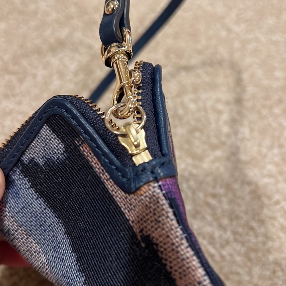 Coach wristlet - Picture 8 of 12